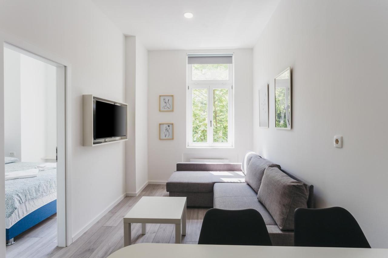 Mika Apartment And Studios 萨格勒布 外观 照片